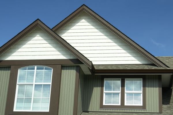 Cost of Vertical Vinyl Siding Repair in Saint Charles